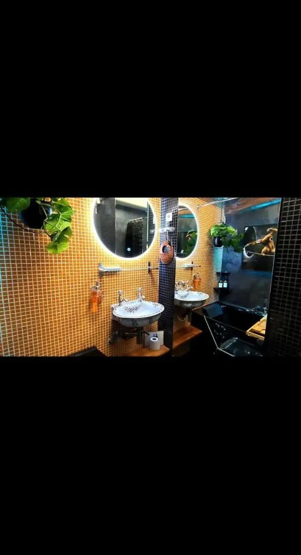 Jungle Spa Marseille Apartment