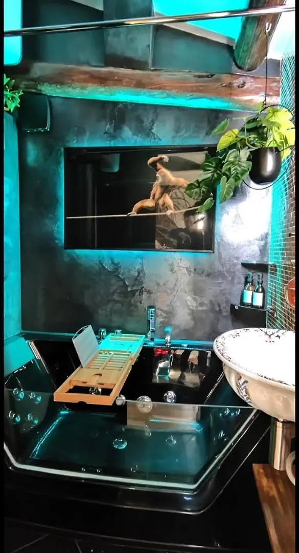 Jungle Spa Marseille Apartment